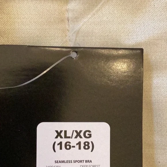 Sold elsewhere Seamless sport bra green color brand new size XL (16-18) - Picture 8 of 9